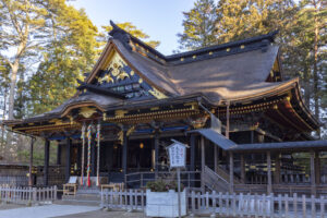 雪景色の大崎八幡宮の鳥居
